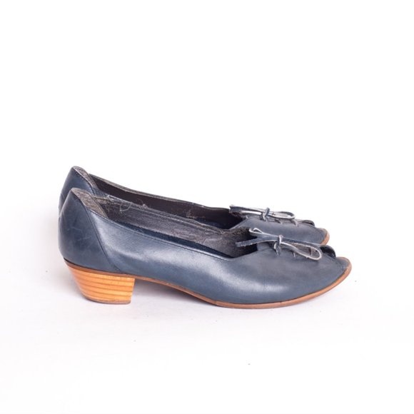 Vintage 1970s Blue Leather Peeptoe Heels - Picture 3 of 11